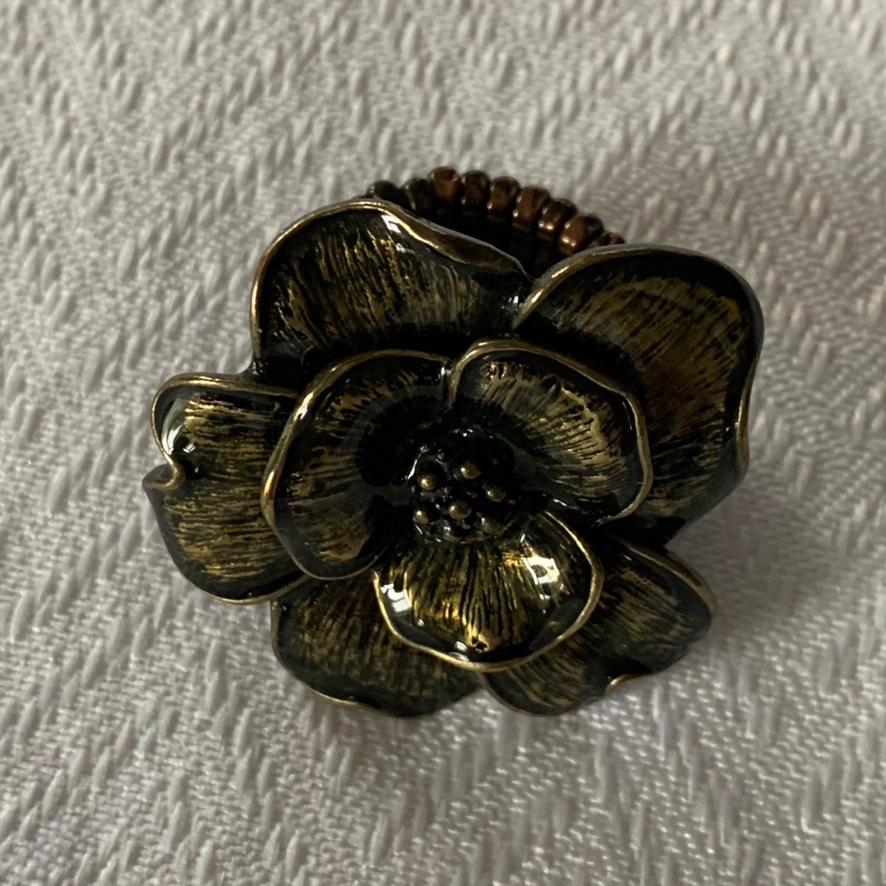 Flower Ring - Picture 1 of 4